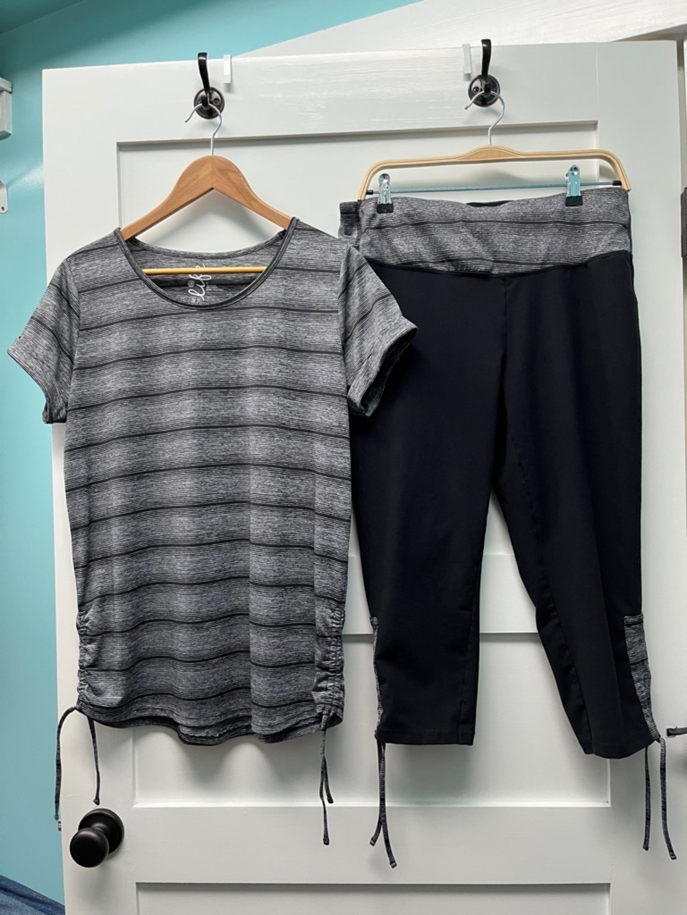 Made For Life Black & Gray Active Set Top & Capri Pants Size Large